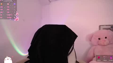 Snapshot of holly_16 chatting on September 12, 10:21 pm holly_16 online show from September 12, 10:21 pm