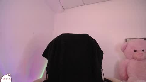 Snapshot of holly_16 chatting on October 30, 1:51 am holly_16 online show from October 30, 1:51 am