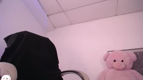 Snapshot of holly_16 chatting on November 6, 8:54 pm holly_16 online show from November 6, 8:54 pm