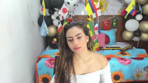Snapshot of holly_22 chatting on July 1, 11:01 am Holly 22 online show from July 1, 11:01 am