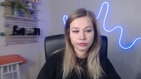 Holly online show from December 9, 3:29 am