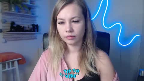 Holly online show from December 19, 8:34 pm