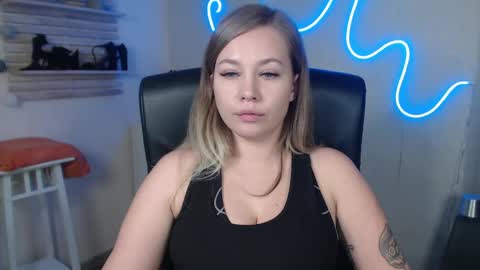 Holly online show from December 20, 12:30 am