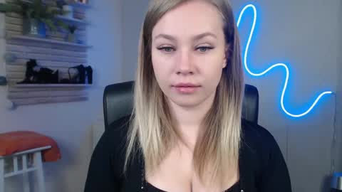 Holly online show from December 23, 6:44 am