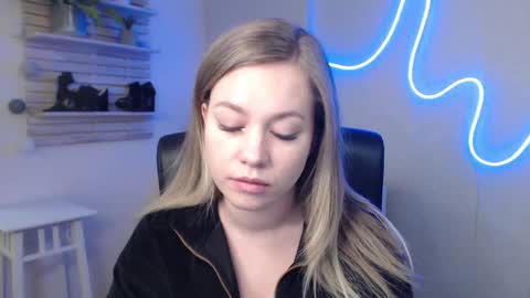 Holly online show from January 8, 7:24 am