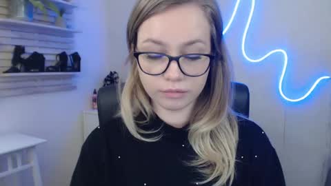 Holly online show from January 22, 9:35 am