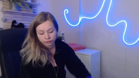 Holly online show from February 5, 3:02 am