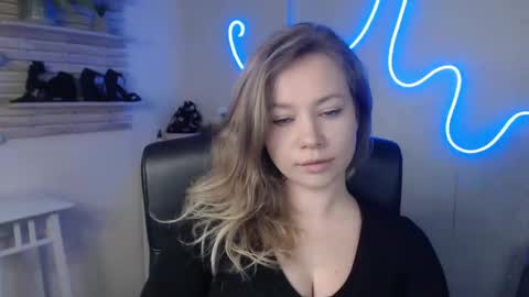 Holly online show from February 19, 2:12 am