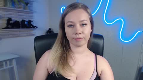 Holly online show from February 24, 3:23 am