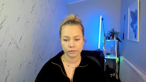 Holly online show from October 1, 5:19 pm