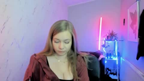 Holly online show from November 22, 7:46 pm