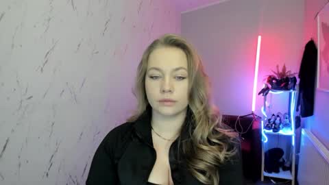 Holly online show from January 12, 9:09 pm