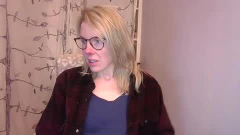 holly_bourbon online show from November 14, 1:59 am