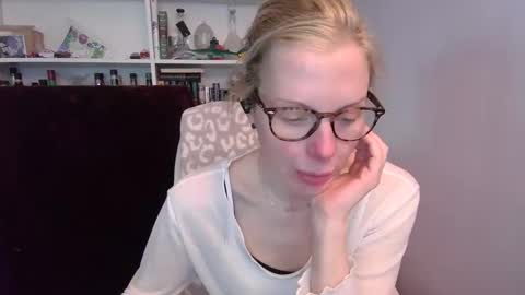 holly_bourbon online show from February 28, 7:48 pm
