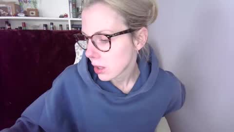 holly_bourbon online show from March 19, 6:12 pm