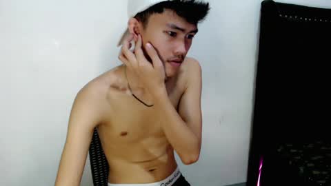 Snapshot of holly_fucker22 chatting on April 24, 5:37 pm JAY online show from April 24, 5:37 pm