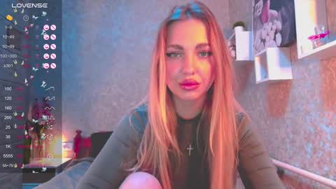 holly_molly8 online show from December 13, 4:27 pm