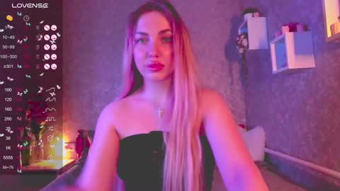 holly_molly8 online show from January 10, 6:06 pm