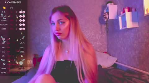 holly_molly8 online show from January 12, 3:46 pm