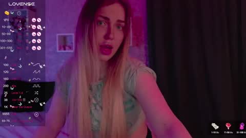 holly_molly8 online show from February 8, 3:19 am