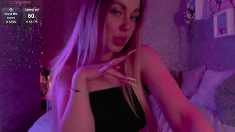 holly_molly8 online show from February 27, 7:15 pm