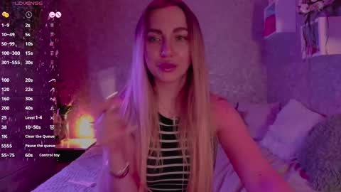 holly_molly8 online show from March 6, 8:59 pm