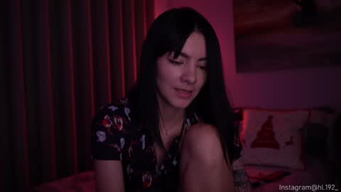 Holly Linder online show from December 12, 5:42 am