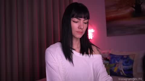 Holly Linder online show from February 12, 1:30 am