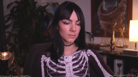 Holly Linder online show from March 1, 2:15 am