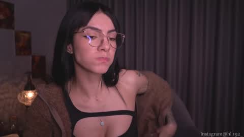 Holly Linder online show from March 5, 2:14 am