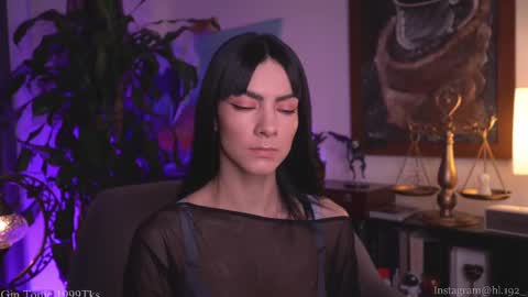 Holly Linder online show from March 8, 2:12 am