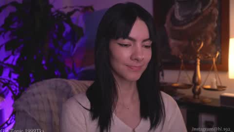 Holly Linder online show from March 9, 5:44 am