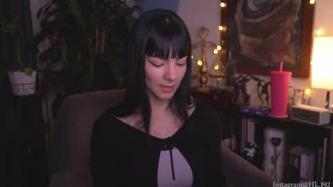 Holly Linder online show from December 4, 1:48 am