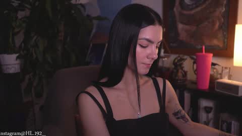 Holly Linder online show from March 8, 2:04 am