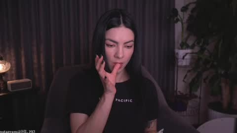 Holly Linder online show from April 15, 1:45 am