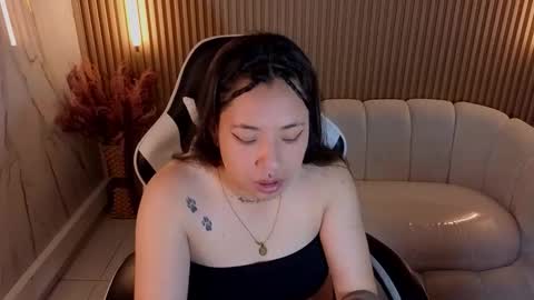 Snapshot of hollypeytoon chatting on November 1, 12:51 pm Holly online show from November 1, 12:51 pm