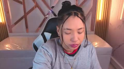 Holly  online show from November 11, 12:49 pm