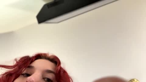 Snapshot of hollyquinniscute chatting on December 21, 8:38 pm Brat online show from December 21, 8:38 pm