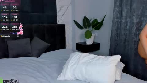 Holly online show from November 30, 1:20 am