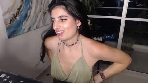 hollyshit_ online show from February 2, 3:10 am