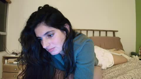 hollyshit_ online show from April 2, 12:08 am