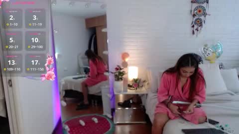 Snapshot of hollyt1 chatting on October 11, 7:23 pm hollyt1 online show from October 11, 7:23 pm