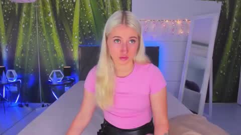 HollyTaillor online show from September 20, 4:57 am