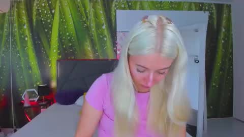 HollyTaillor online show from September 29, 5:23 am