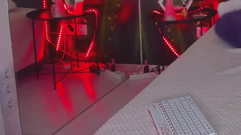 HollyTaillor online show from October 21, 5:30 am