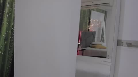 HollyTaillor online show from April 2, 5:38 am