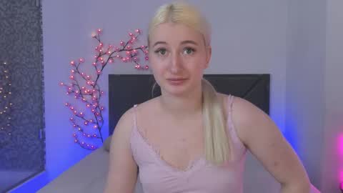 HollyTaillor online show from April 14, 12:11 pm