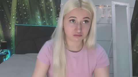 HollyTaillor online show from April 16, 5:30 am