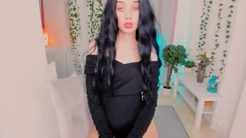 Holly online show from November 19, 4:29 pm