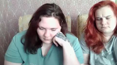 HollyXEva online show from April 7, 1:22 pm